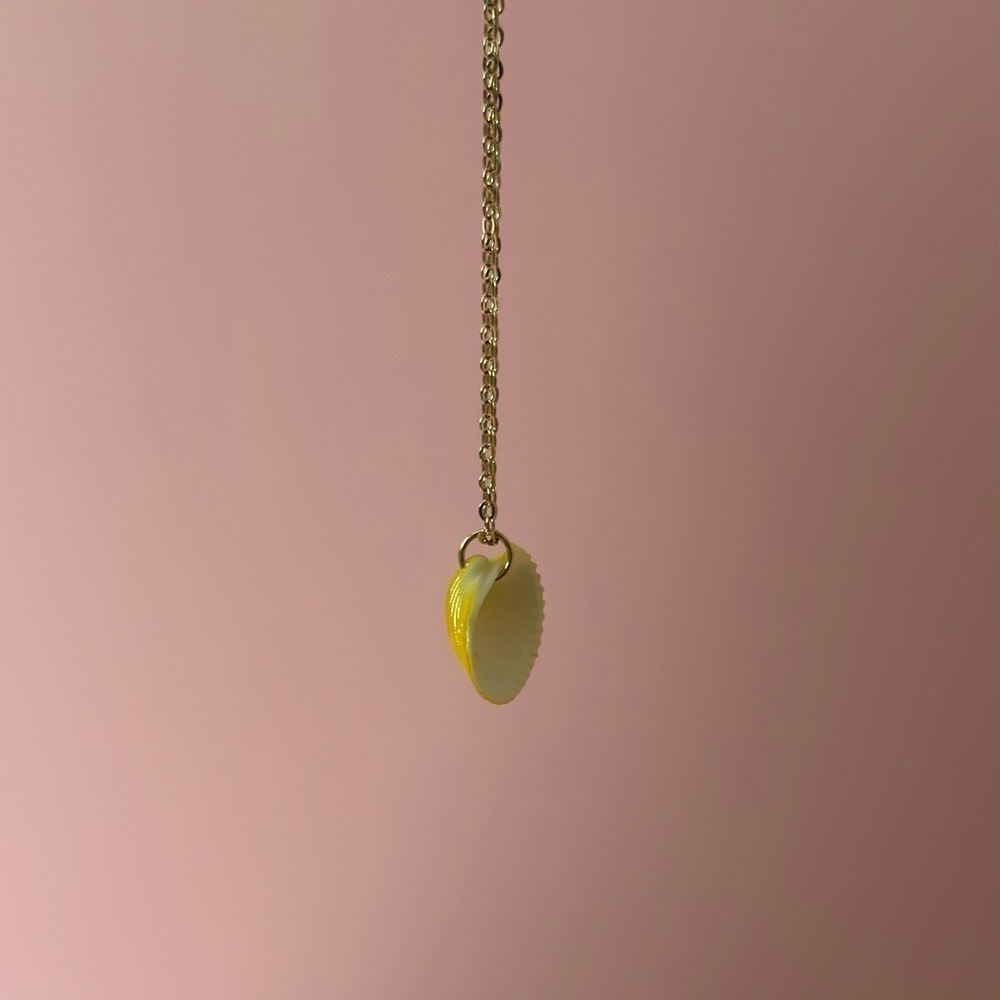 Yellow Shell Faux Gold Necklace - Picture 4 of 5